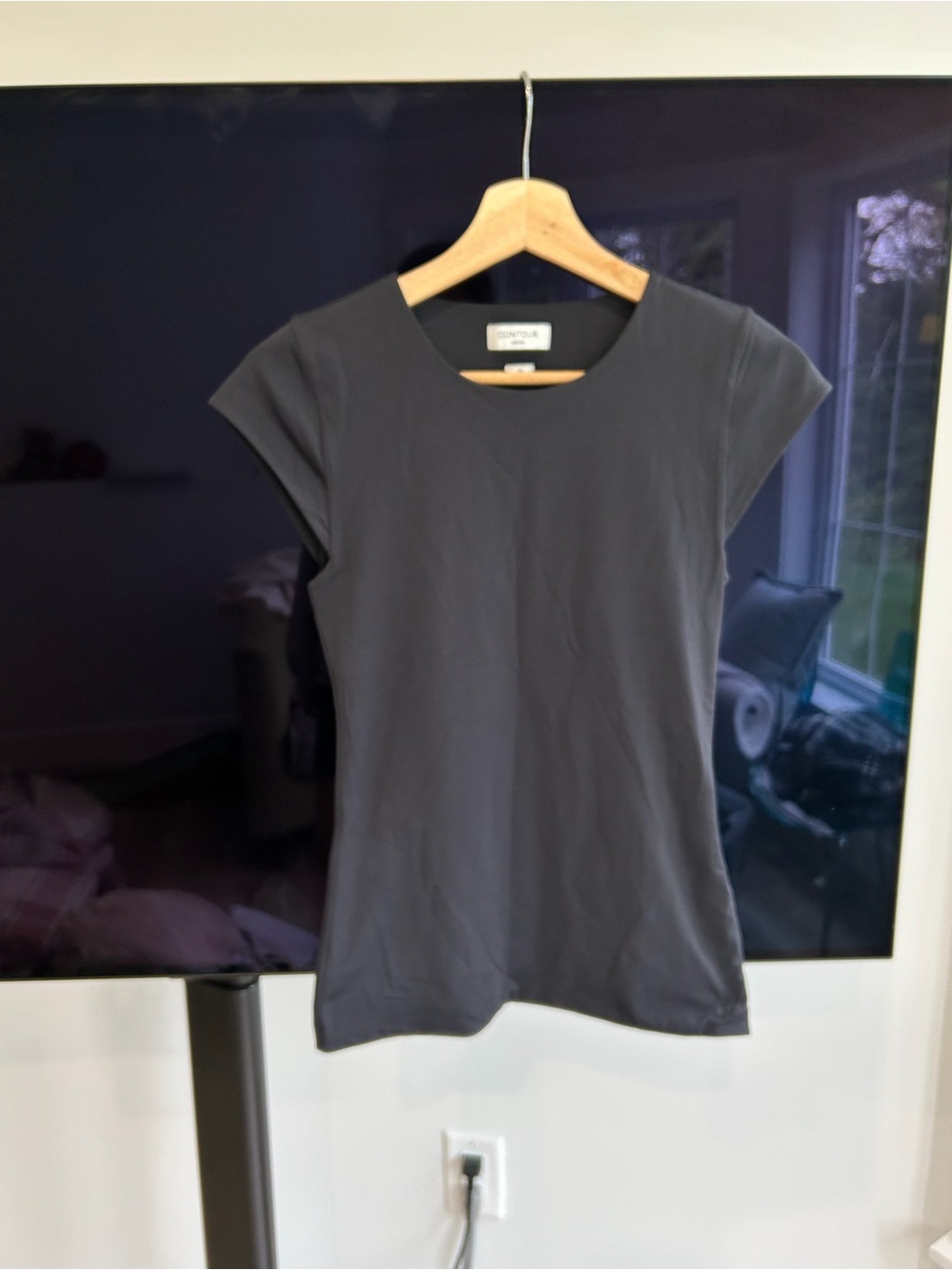 Aritzia Contour Short-Sleeve Slim Tee in Black